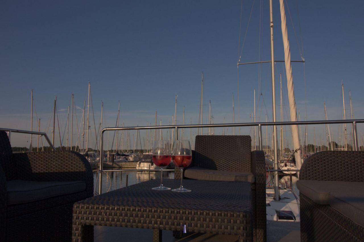 Hausboot Fjord Lacerta Mit Dachterrasse In Wendtorf Kültér fotó